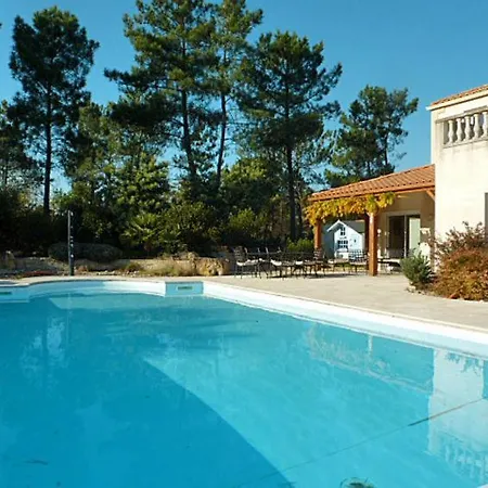 Sleeps 6 *