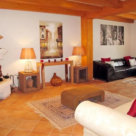 Nyaraló Sleeps 6 *