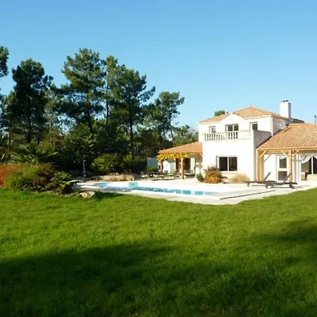 Nyaraló Sleeps 6 *